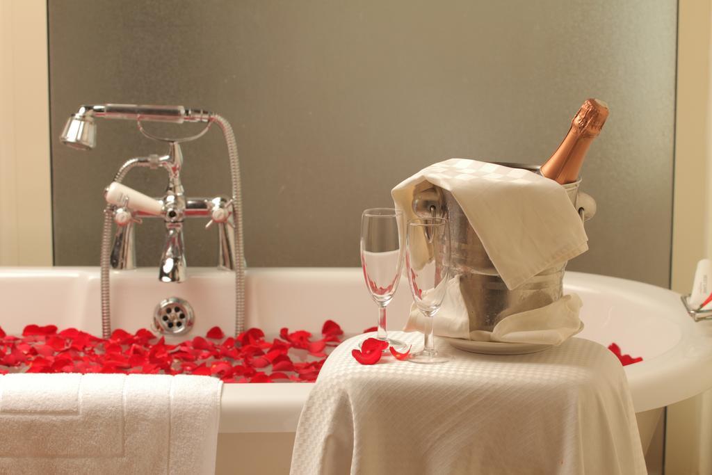 Le Petit Village Boutique Hotel & Spa Kampala Eksteriør bilde